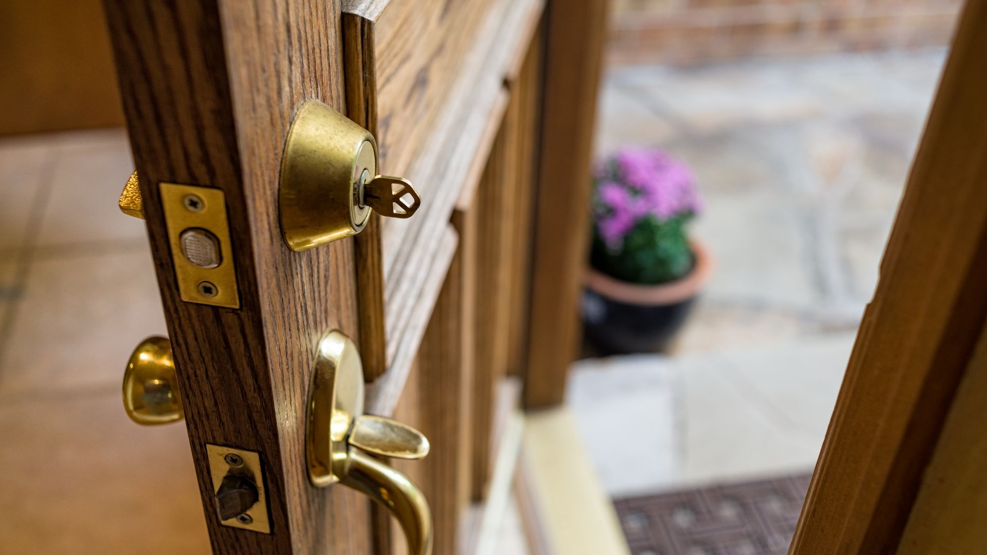 M8170-ImportanceQualityLocks-hero